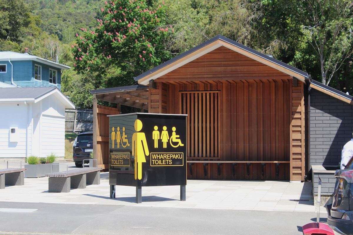 New and clean public toilets at Havelock.
