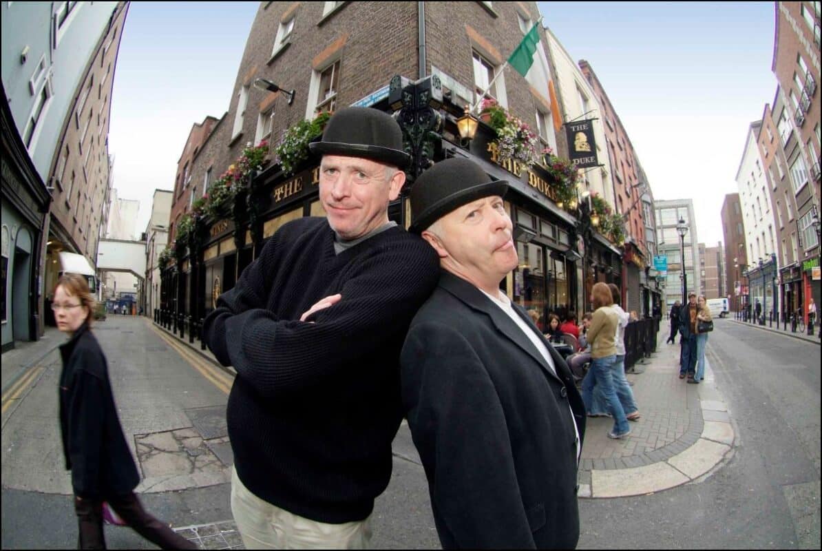 Dublin Literary Pub Crawl Actors in front of The Duke